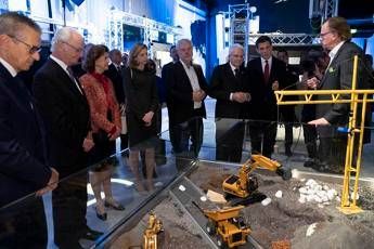 Mattarella visita la sede Ericsson a Stoccolma Mattarella visita la sede Ericsson a Stoccolma